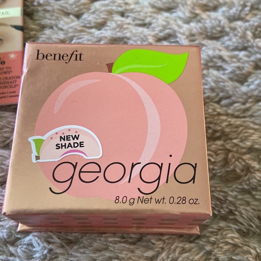 Benefit makeup. - Picture 6 of 14